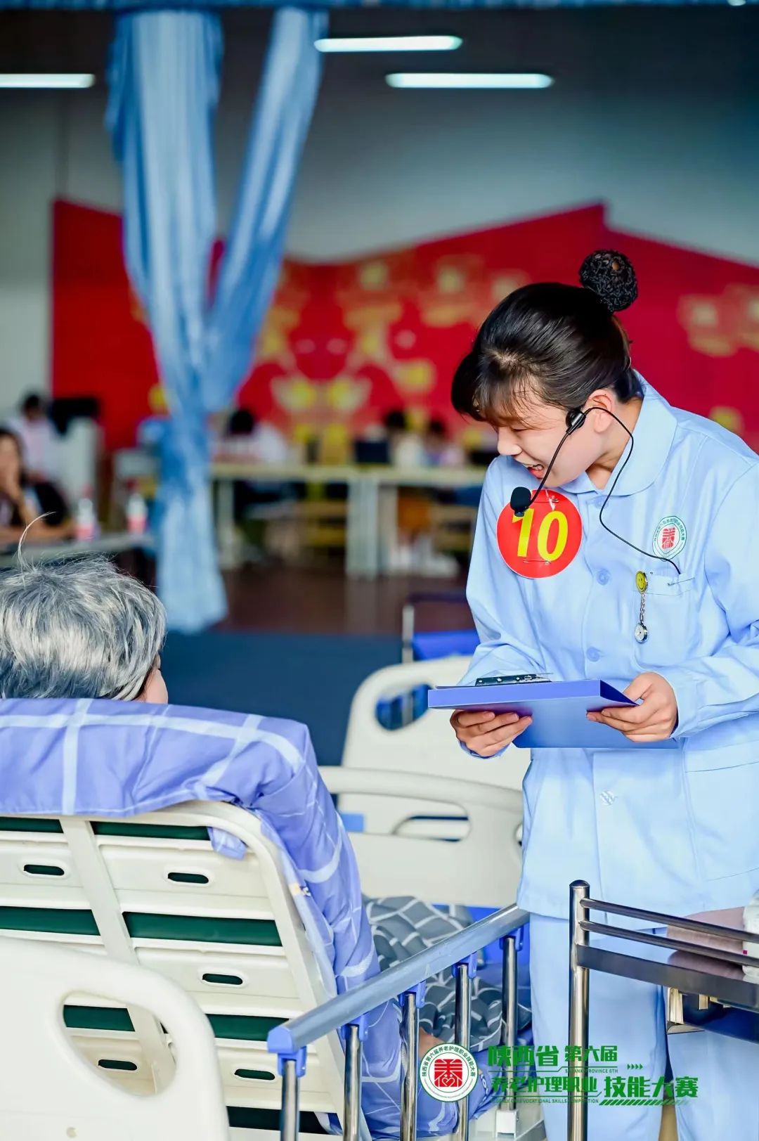 頤悅養(yǎng)老公司的李露露，你是好樣的！
