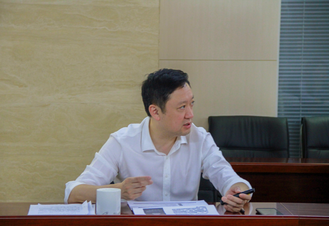 杜巖岫同志參加支部活動，為黨員講授黨課