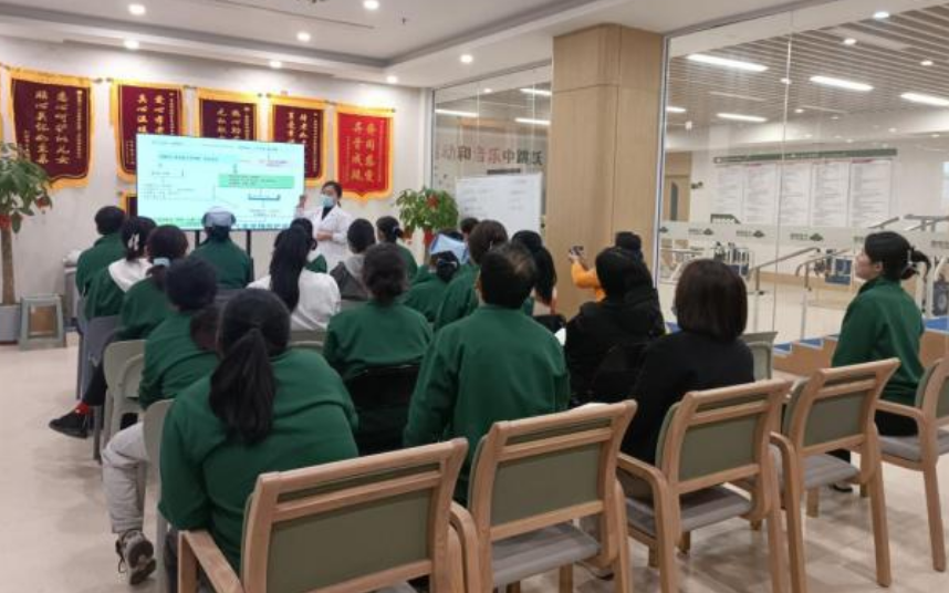 “救”在身邊！共筑服務(wù)安全——頤信養(yǎng)老舉辦急救技能培訓(xùn)