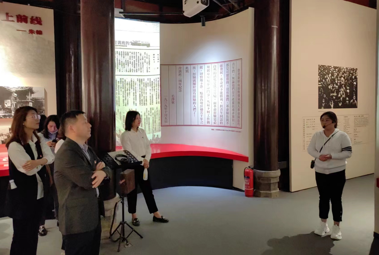 “重溫紅色歲月，弘揚革命精神” ——人力資源中心支部暨投資管理部黨支部主題聯(lián)合黨日活動